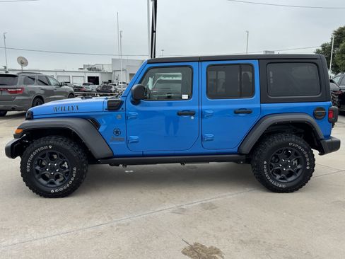 Used 2023 Jeep Wrangler Unlimited w/ Convenience Group AWD/4WD image 7