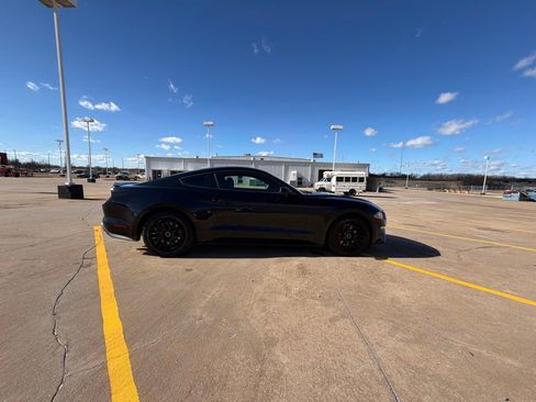 Used 2019 Ford Mustang GT image 8