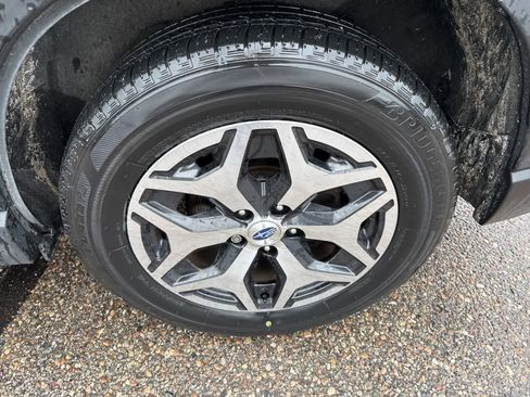 Used 2023 Subaru Forester Premium image 7