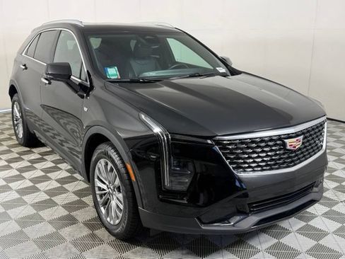 Used 2025 Cadillac XT4 Premium Luxury FWD image 11