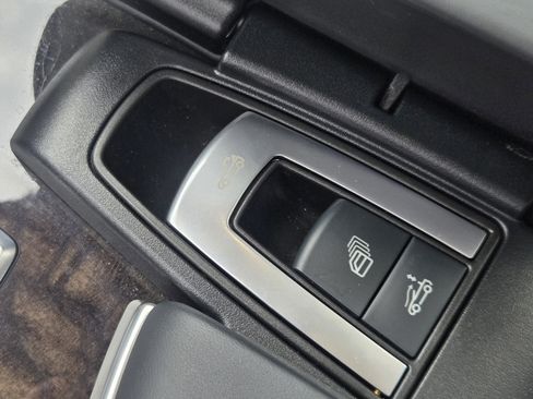 Certified 2016 Mercedes-Benz SL 550 image 6