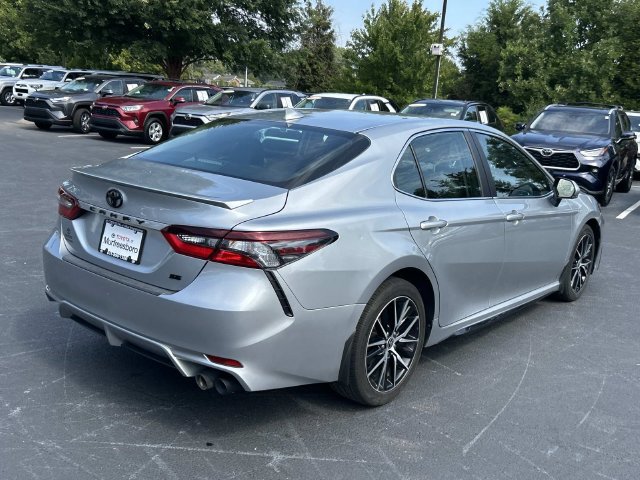 Used 2024 Toyota Camry SE FWD image 4