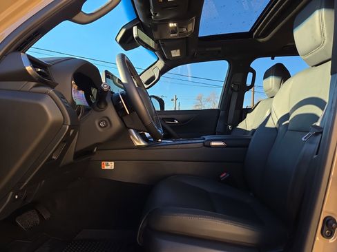 Used 2025 Lexus LX 700h Overtrail image 16