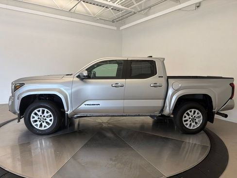 Certified 2025 Toyota Tacoma SR5 AWD/4WD image 6