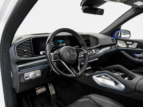 Used 2026 Mercedes-Benz Maybach GLS 600 4MATIC image 5