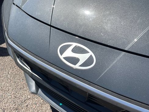 Used 2025 Hyundai Elantra SE FWD image 5