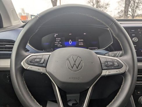 Used 2024 Volkswagen Taos SE image 14