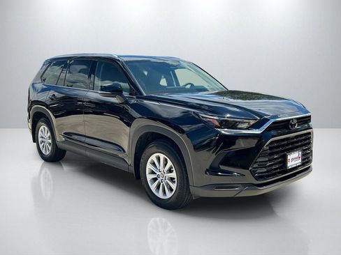 Certified 2026 Toyota Grand Highlander XLE FWD image 3