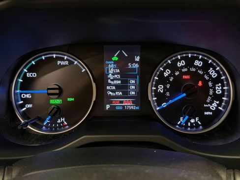 Used 2022 Toyota RAV4 XLE Premium image 17