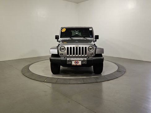 Used 2017 Jeep Wrangler Unlimited Sahara w/ Max Tow Package AWD/4WD image 9