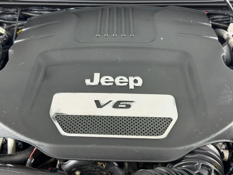 Used 2018 Jeep Wrangler Unlimited Rubicon w/ Connectivity Group AWD/4WD image 89
