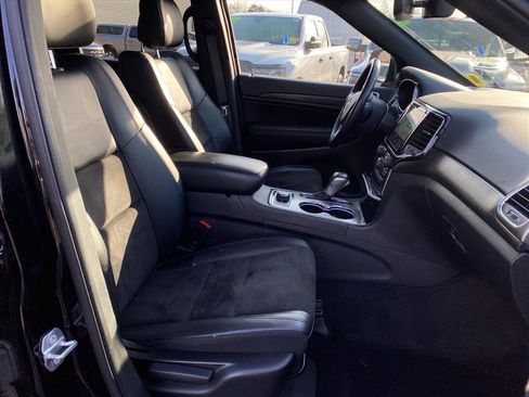 Used 2022 Jeep Grand Cherokee Laredo X AWD/4WD image 28