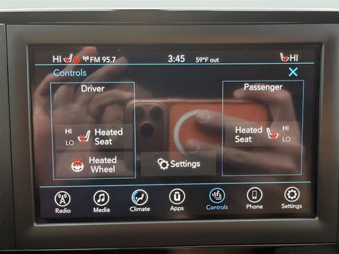Used 2020 Chrysler Pacifica Touring-L FWD image 30