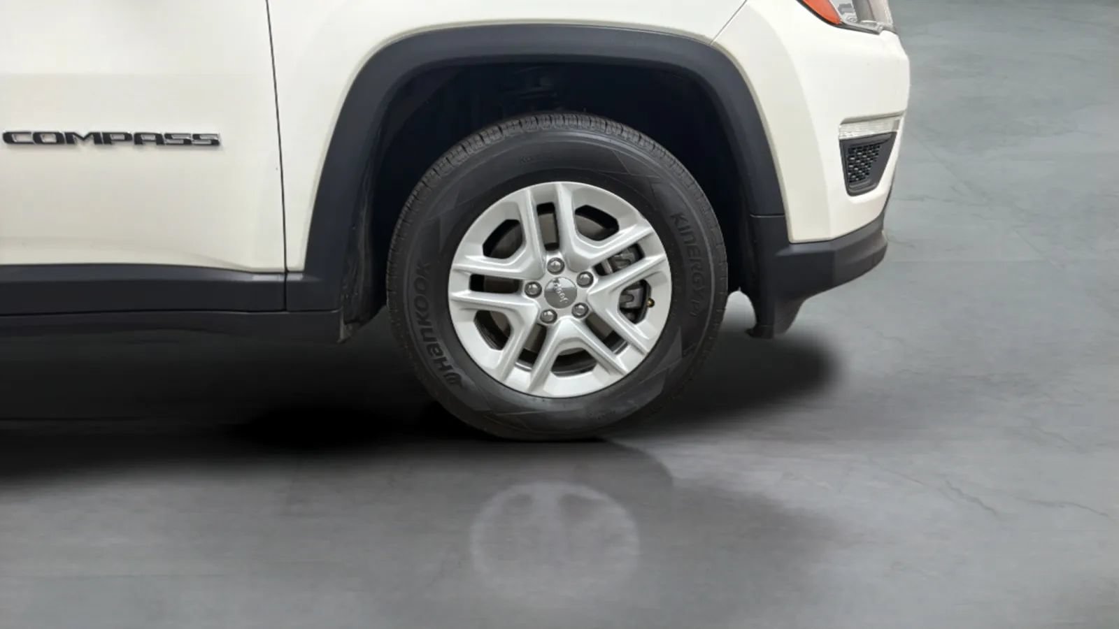 Used 2018 Jeep Compass Sport w/ Tech Group FWD image 25