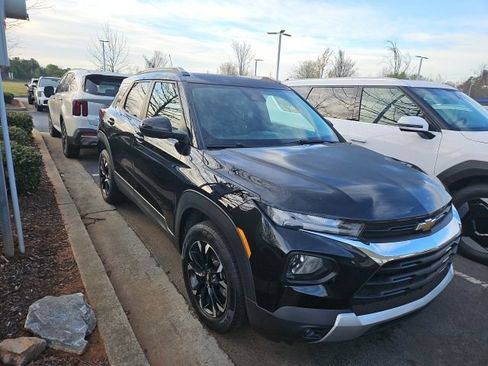 Used 2021 Chevrolet TrailBlazer LT w/ Convenience Package image 3