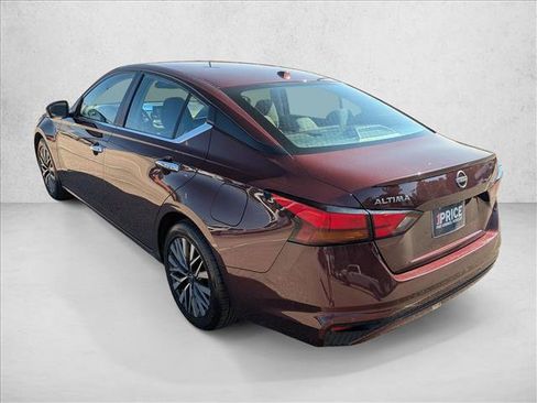 Used 2025 Nissan Altima 2.5 SV FWD image 7