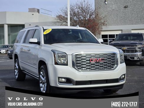 Used 2020 GMC Yukon XL Denali w/ Denali Premium Package image 3