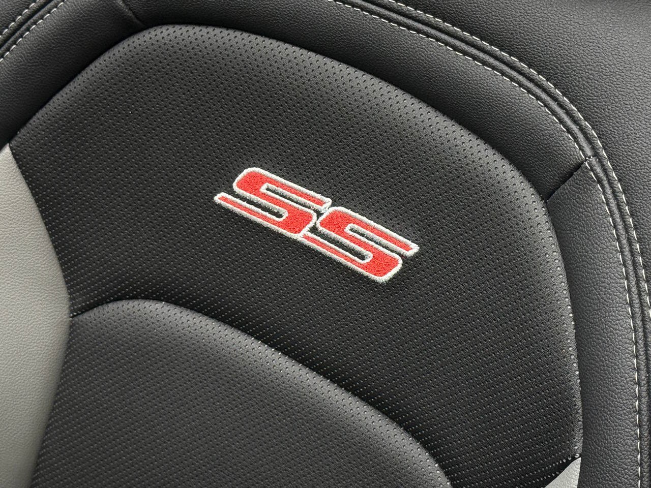 Used 2017 Chevrolet Camaro SS RWD image 49