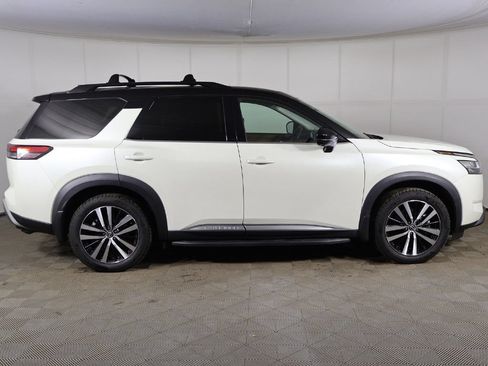 Used 2024 Nissan Pathfinder Platinum w/ Lighting Package (N93) AWD/4WD image 15