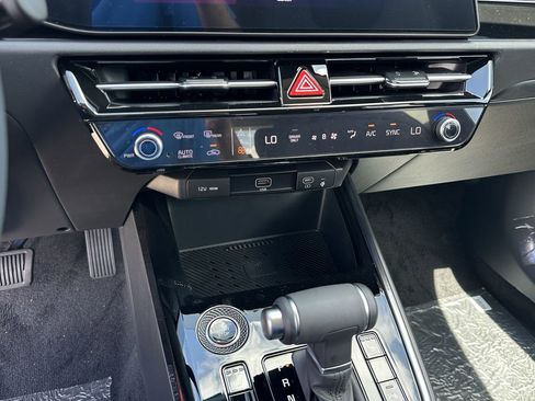 New 2026 Kia Niro EX FWD image 19