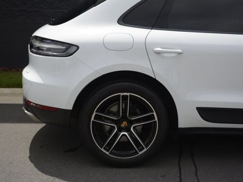 Certified 2021 Porsche Macan AWD/4WD image 41