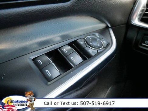 Used 2020 Cadillac XT4 Premium Luxury image 16