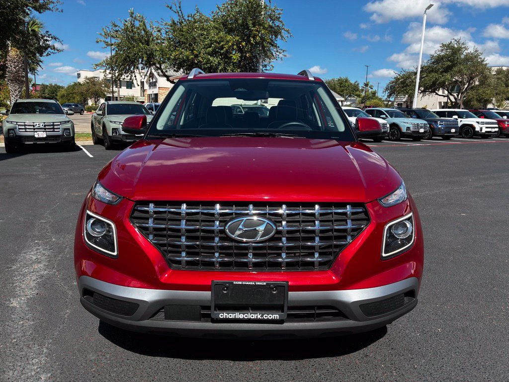 Used 2025 Hyundai Venue Limited FWD image 8
