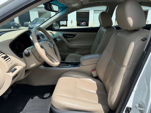 Used 2015 Nissan Altima 2.5 SL w/ Technology Package FWD image 2