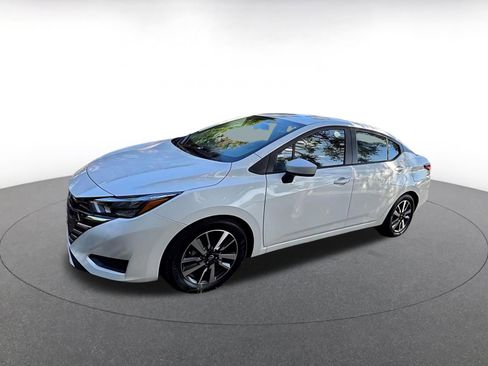 Used 2025 Nissan Versa SV image 3