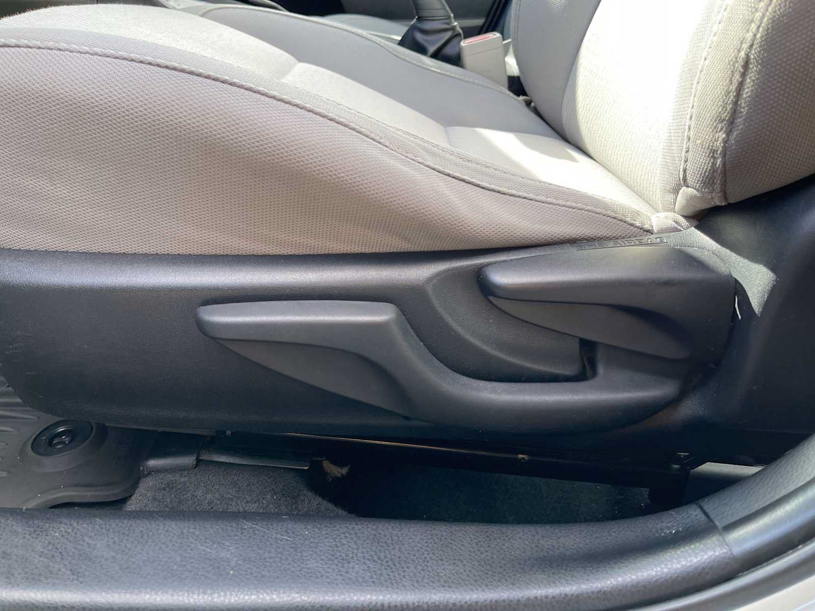 Used 2015 Toyota Corolla LE FWD image 14
