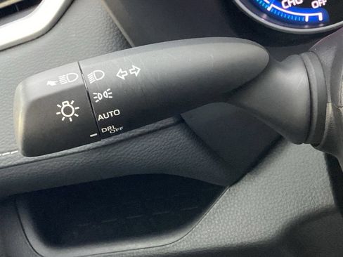 Used 2025 Toyota RAV4 XLE AWD/4WD image 21