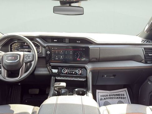 Used 2025 GMC Sierra 1500 AT4 w/ AT4 Premium Package AWD/4WD image 13