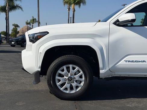 Used 2025 Toyota Tacoma SR5 AWD/4WD image 22