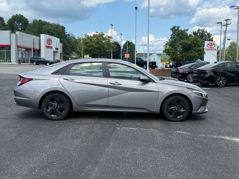 Used 2023 Hyundai Elantra SEL w/ Cargo Package FWD image 7