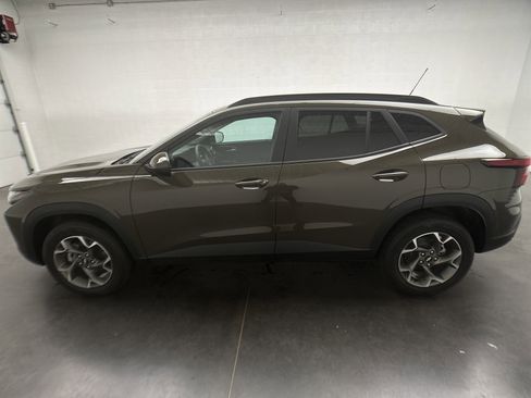 Used 2024 Chevrolet Trax LT w/ Sunroof Package image 6