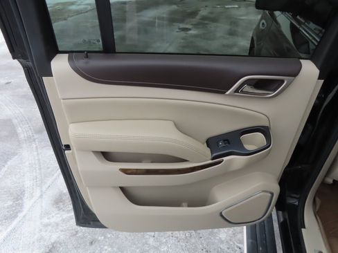 Used 2016 GMC Yukon XL Denali w/ Open Road Package image 38