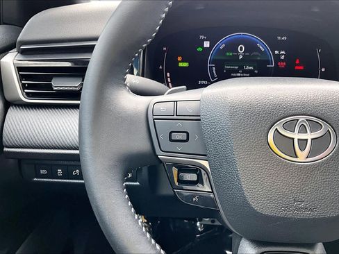 Used 2025 Toyota Camry SE w/ Convenience Package FWD image 23