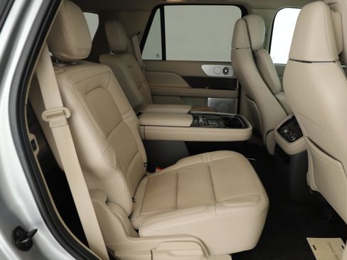 Used 2021 Lincoln Navigator Reserve w/ Luxury Package image 6