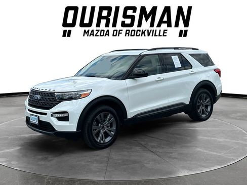 Used 2022 Ford Explorer XLT w/ Equipment Group 202A image 2