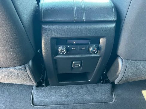 Used 2023 Chevrolet Traverse LT AWD/4WD image 24