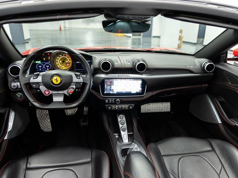 Used 2020 Ferrari Portofino RWD image 32