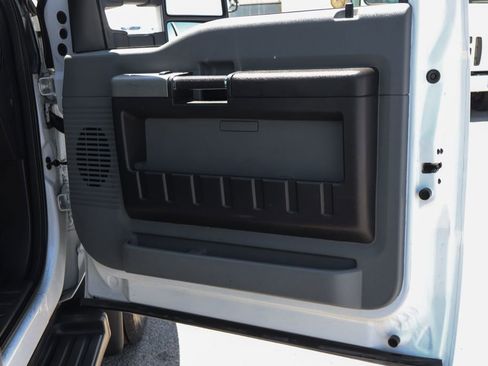 Used 2015 Ford F550 4x4 Regular Cab Super Duty image 39