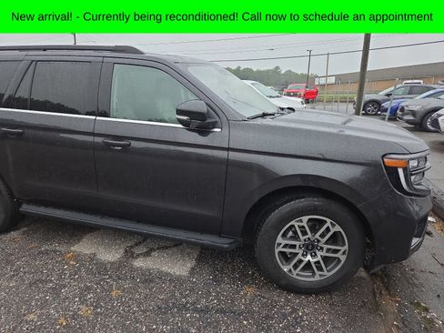 Used 2025 Ford Expedition Max Active RWD image 3