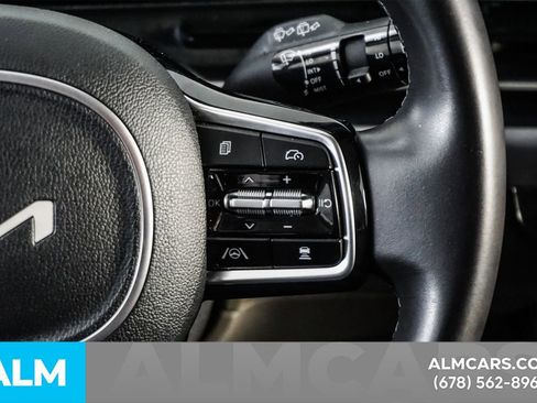 Used 2025 Kia Carnival FWD image 28