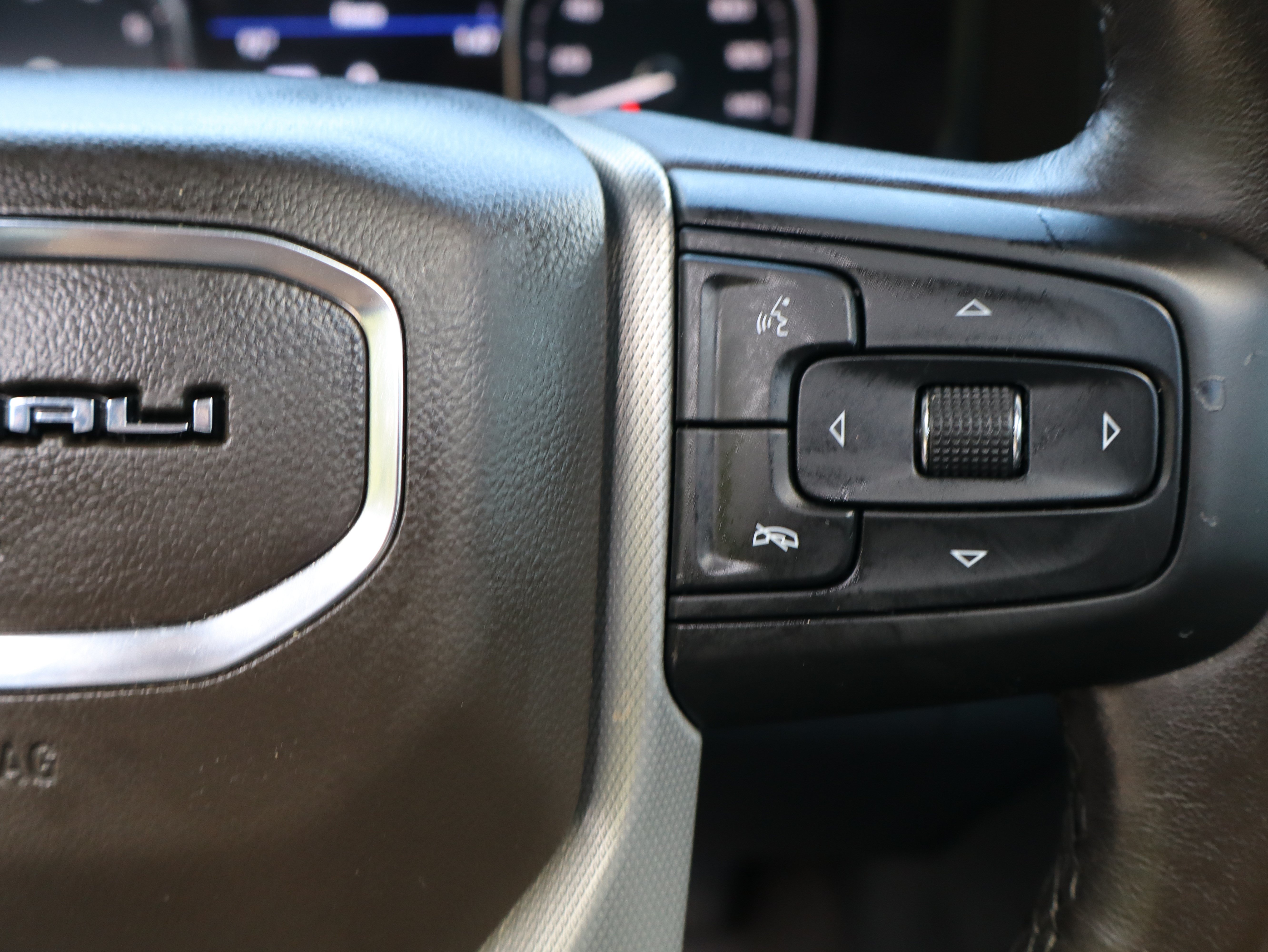 Used 2021 GMC Yukon Denali w/ Denali Ultimate Package AWD/4WD image 27
