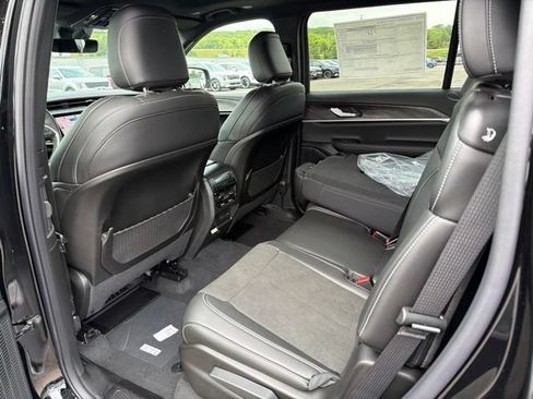 New 2026 Jeep Grand Cherokee L 4WD image 7