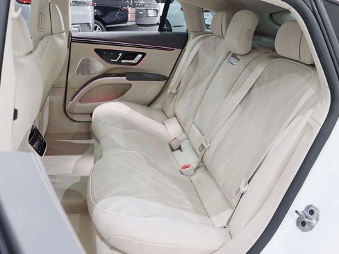 Used 2023 Mercedes-Benz EQS 580 4MATIC Sedan image 31