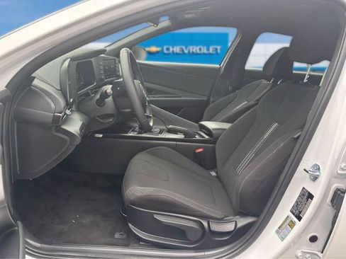 Used 2025 Hyundai Elantra Sport FWD image 18