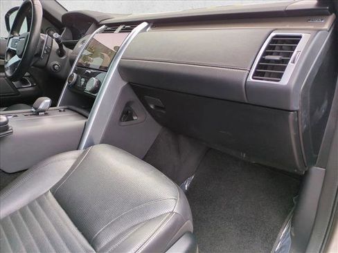 Used 2021 Land Rover Discovery S R-Dynamic image 26