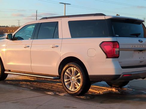 Used 2022 Ford Expedition Max XLT image 3